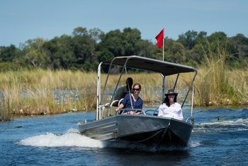 Little Vumbura Camp: Motorbootausflug