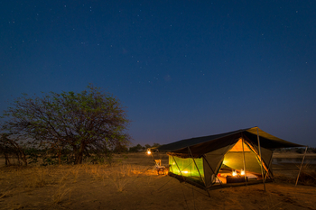 Luangwa Bush Camping Luangwa Bush Camping: Zelt bei Nacht