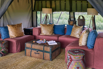Legendary Nyasi Tented Camp: Family Tent - Gemeinschaftslounge