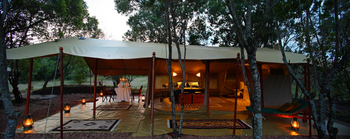 Naibor Camp: Naibor Wilderness Camp Außenansicht