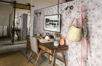 The Desert Grace: Tisch und Bad