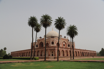 New Delhi: Palmen vor Humayun's Tomb