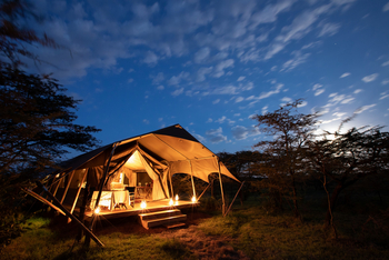 Mara Expedition Camp: Gästezelt bei Nacht