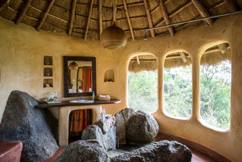 Mihingo Lodge: Gästebad mit Felsdusche