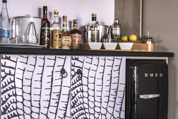 Namushasha River Villa: Anrichte