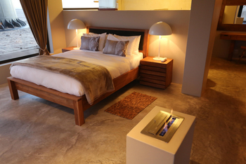 Pelican Point Lodge: Ofen im Zimmer