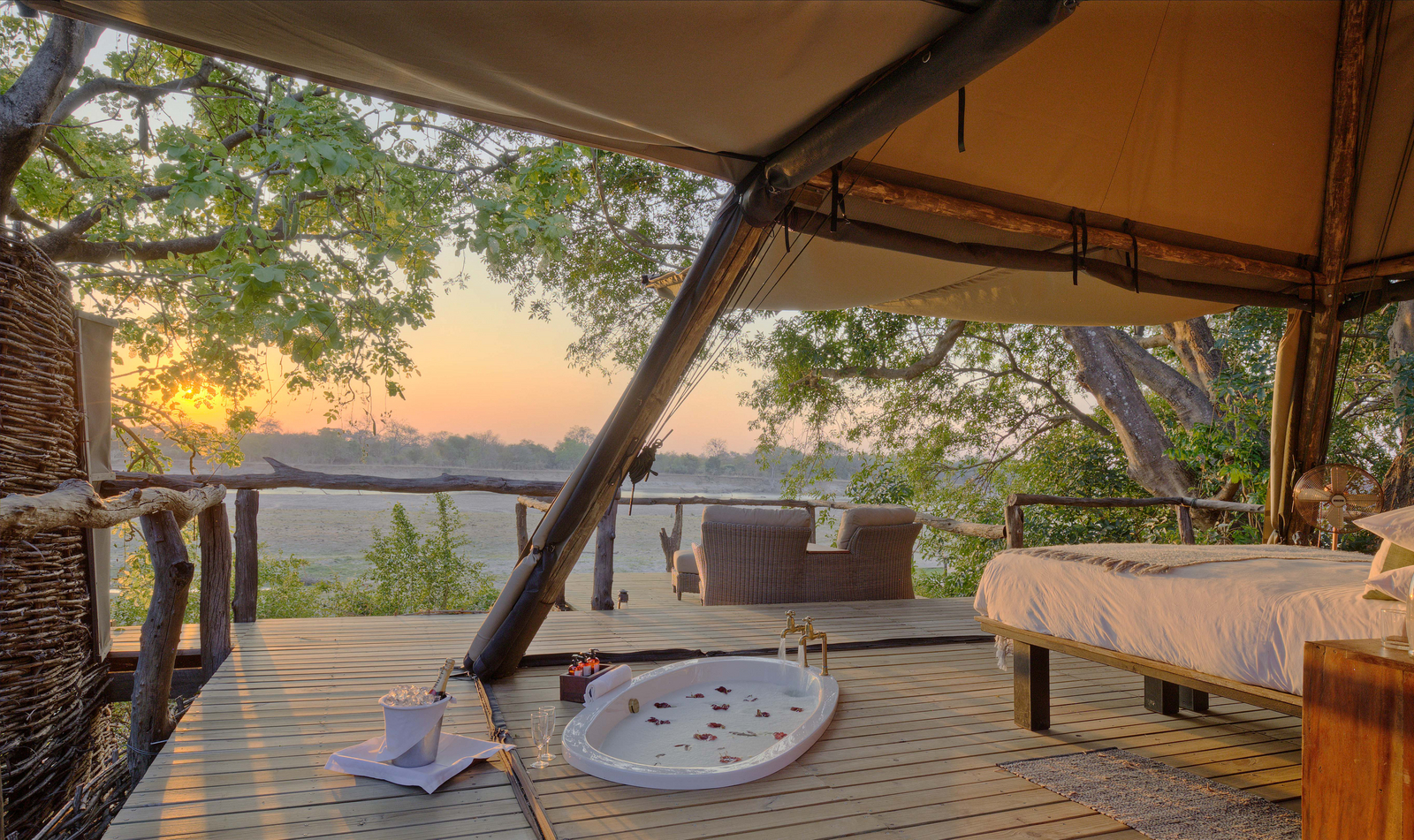 Shawa Luangwa Camp Shawa Luangwa Camp: Wanne und Bett