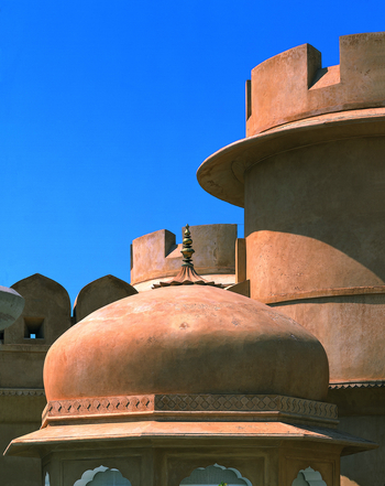 The Oberoi Rajvilas: Kuppeln am Forteingang