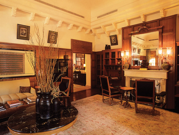 The Oberoi Rajvilas: Library Bar