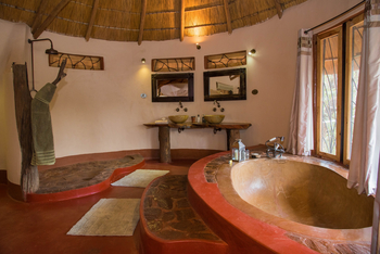 Tongole Wilderness Lodge: Gästebad