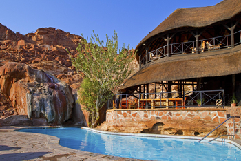 Twyfelfontein Country Lodge: Swimmingpool