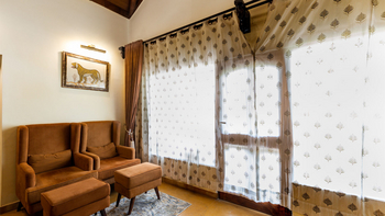 Bamboo Forest Safari Lodge: Chalet - Lounge