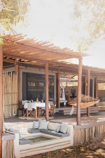 Chiawa Camp: Schattendach über dem Plunge Pool