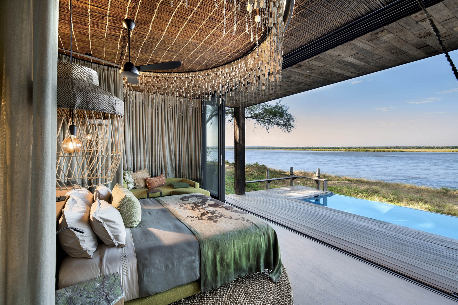 Lolebezi Safari Lodge Lolebezi Safari Lodge: Bett mit Flussblick
