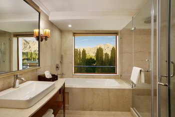 The Grand Dragon Hotel: Luxury Suite