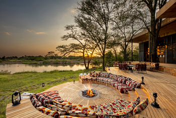 andBeyond Grumeti Serengeti River Lodge: Feuerplatz am Fluss