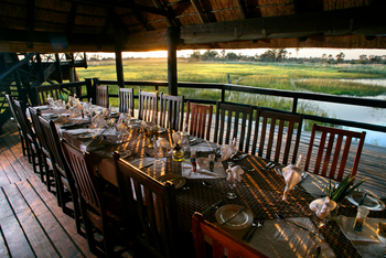 Gunn's Camp: Esstisch