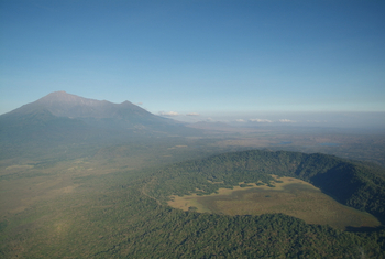 Hatari Lodge: Ngurdoto-Krater Luftbild