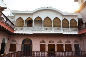 Haveli Dharampura: 23 Heute