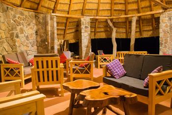 Kidepo Savannah Lodge: Lounge