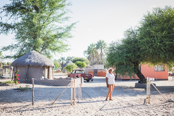 Leroo La Tau Lodge: Begrüßung im Dorf