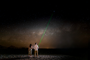 Little Kulala: Sternenbeobachtung mit Laserpointer