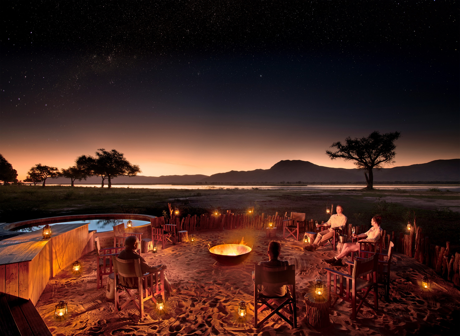 Nyamatusi Camp Nyamatusi Camp: Lagerfeuer unter Sternenhimmel