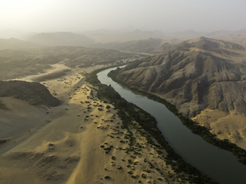 Serra Cafema Serra Cafema: Luftbild von Camp und Kunene Valley