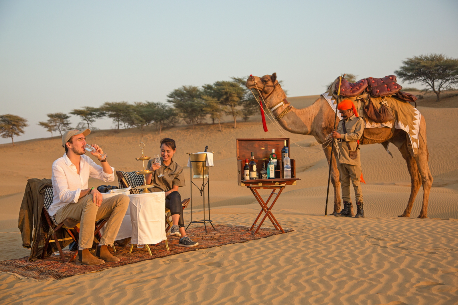 Sujan The Serai Sujan The Serai: Kamelausritt zum Sundowner in der Wüste