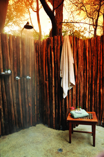 The Hide: Deluxe Tent - Außendusche