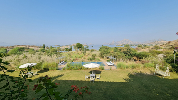 Amritara Jawai Sagar: Pool und See