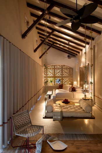 Aramness Aramness: Gesprenkeltes Licht im Schlafzimmer