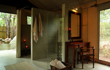 Changa Safari Camp: Dress Table