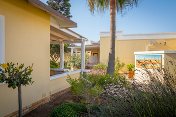 Cornerstone Guesthouse: Private Veranden