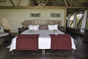 Lebala Camp Lebala Camp: Bett und Durchgang