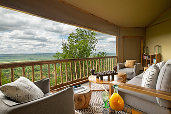 Lemala Mpingo Ridge Lodge: Balkon in der Familiensuite