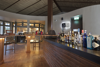 Melia Serengeti Lodge: Kleine Bar