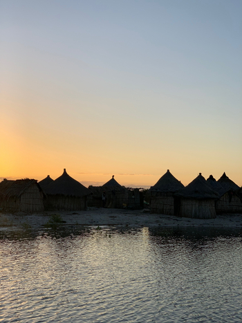 Sussurro: Nhambue River Village