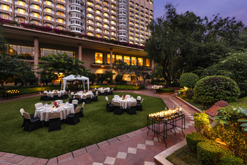 Taj Mahal, New Delhi: Pool Lawn