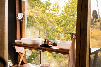 Tuludi Camp: Doppelwaschtisch