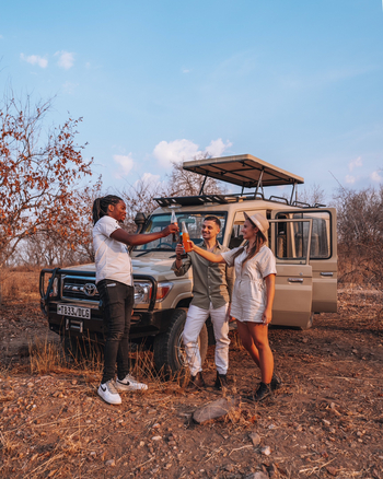 Asanja Ndembo: Guide und Gäste