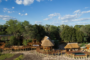 Camp Okavango: Hauptlodge von Aussen