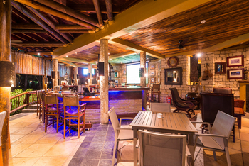 David Livingstone Safari Lodge: Bar Area