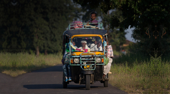 Flame of the Forest Safari Lodge: Transport