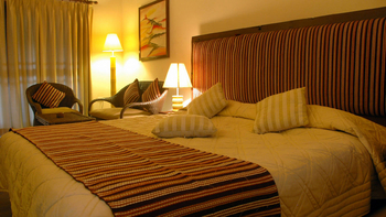 IORA The Retreat: Nachttischlampen