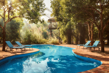 Jaagir Manor: Pool und Machan