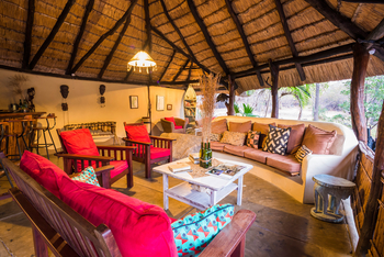 KaingU Safari Lodge: Lounge