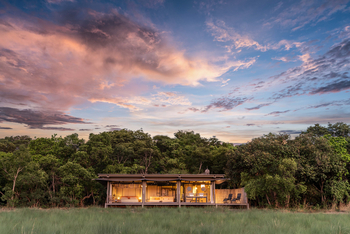 King Lewanika Lodge: Gästezelt umgeben von Bäumen