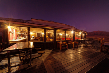 Moon Mountain Lodge: Außendeck