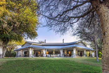 Mushara Outpost: Restaurant auf der Veranda